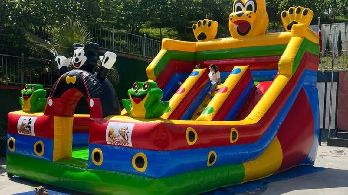Okulumuzda Şişme Park ve Pamuk Şeker Etkinliği